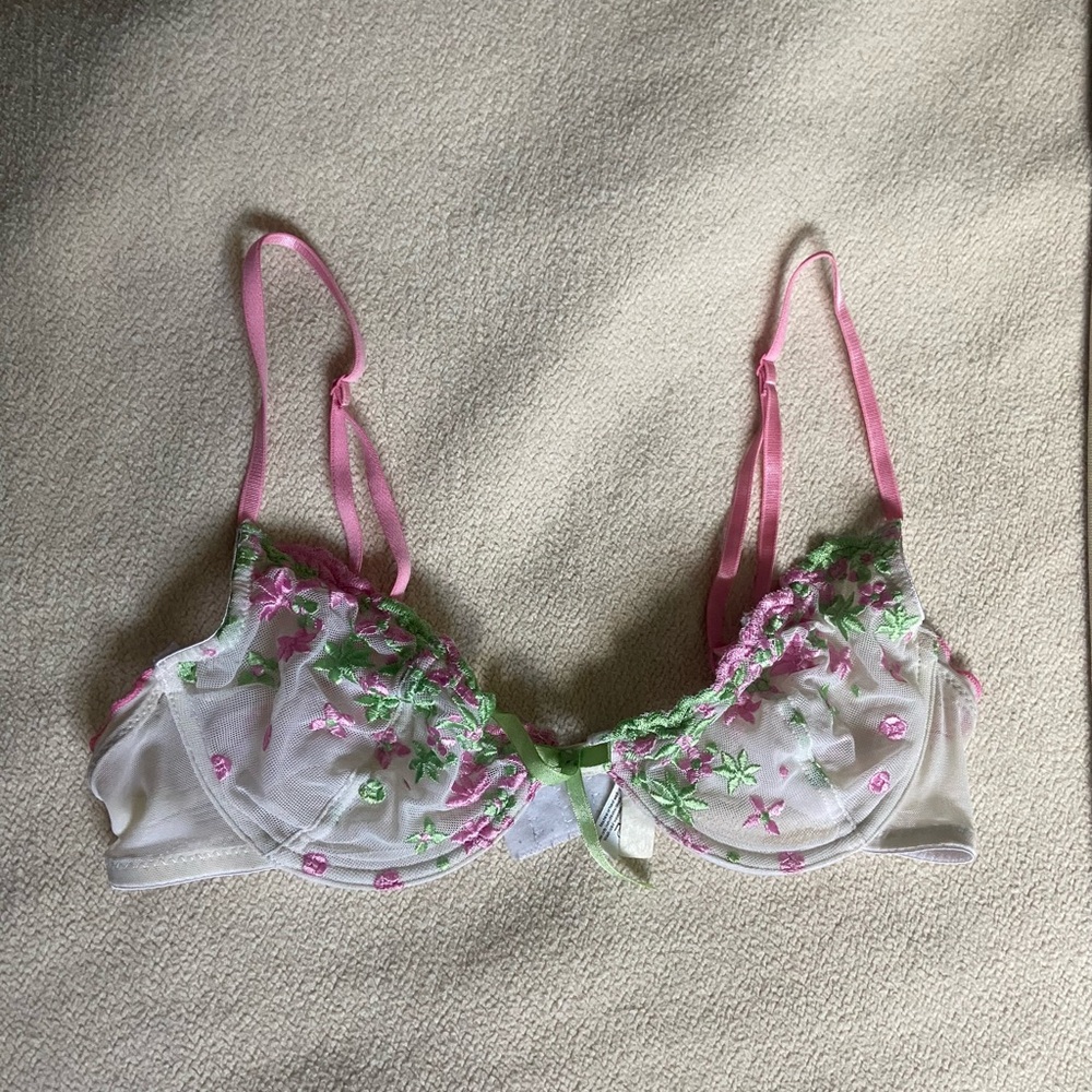 🌹 Vintage 1980s Floral Embroidered Sheer brassiere 🌹